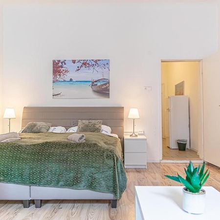 Appartamento Budget-Friendly 2Br Apt With Great Location Vienna Esterno foto