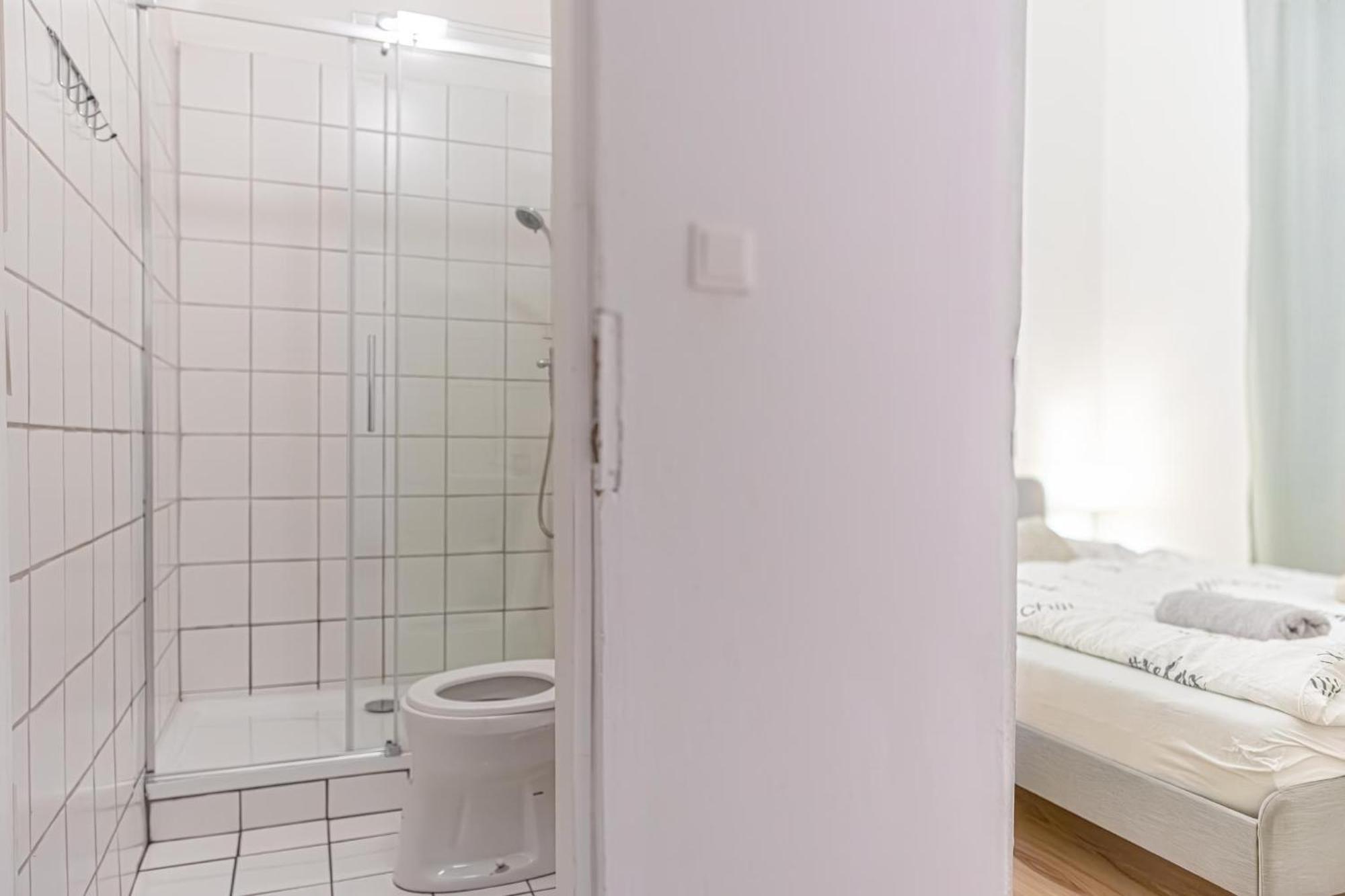 Appartamento Budget-Friendly 2Br Apt With Great Location Vienna Esterno foto