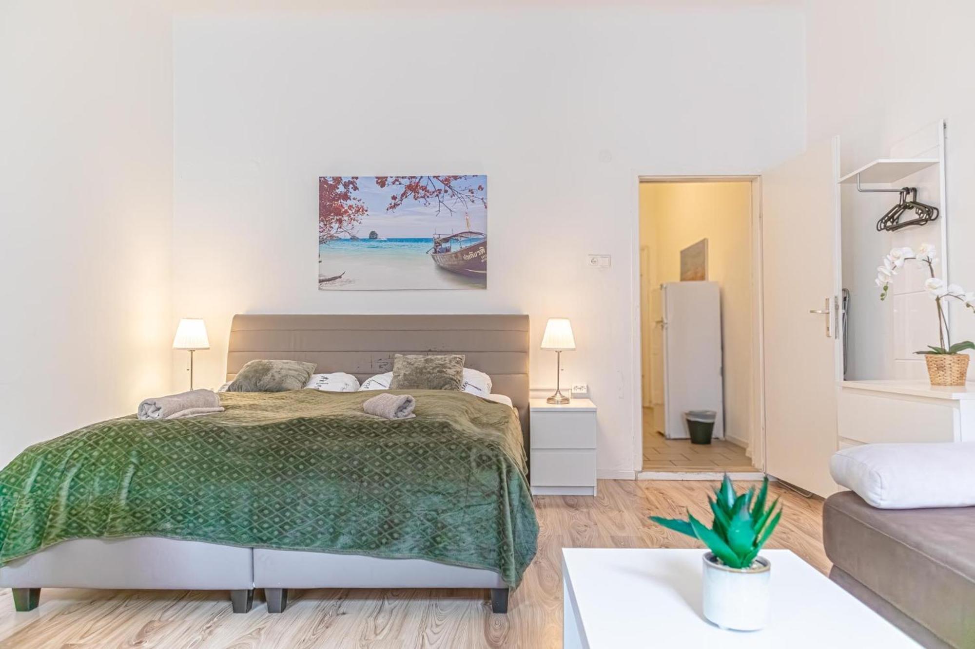 Appartamento Budget-Friendly 2Br Apt With Great Location Vienna Esterno foto