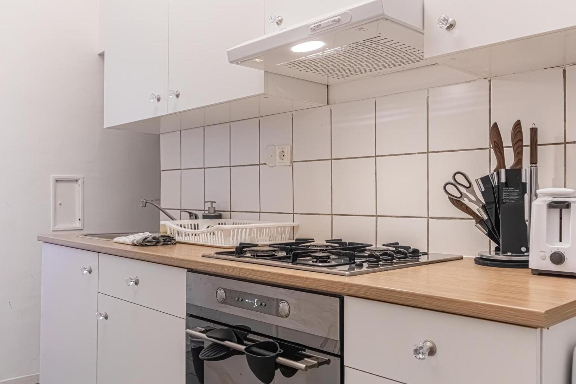 Appartamento Budget-Friendly 2Br Apt With Great Location Vienna Esterno foto